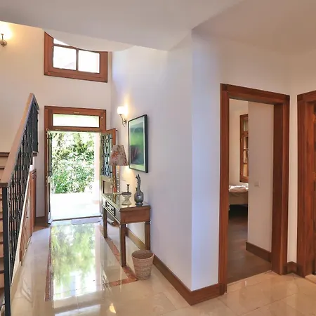 Isinda, Town Centre Willa