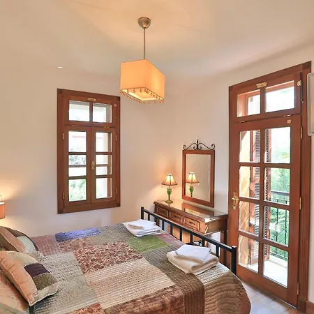 Isinda, Town Centre Willa