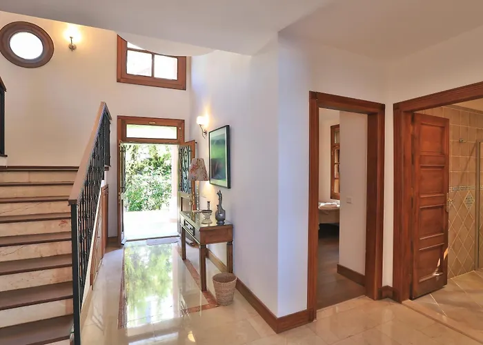 Isinda, Town Centre Willa