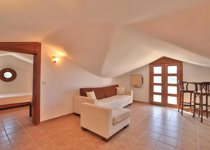 Isinda, Town Centre Willa