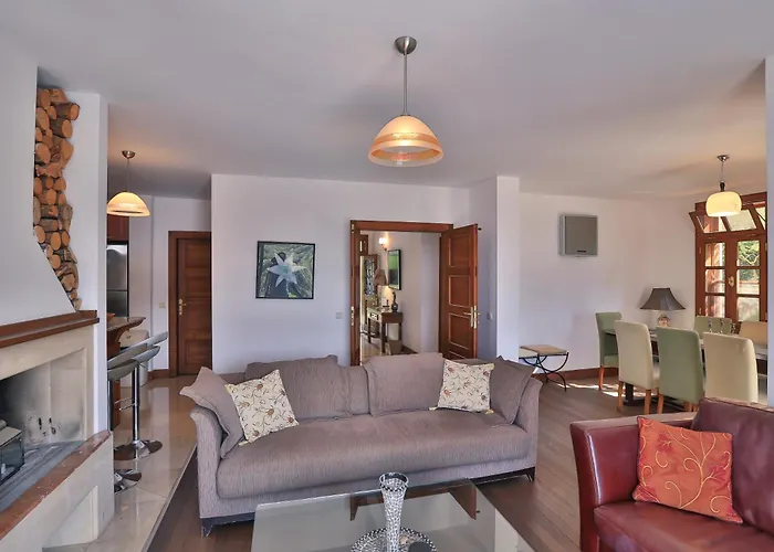 Willa Isinda, Town Centre Kaş