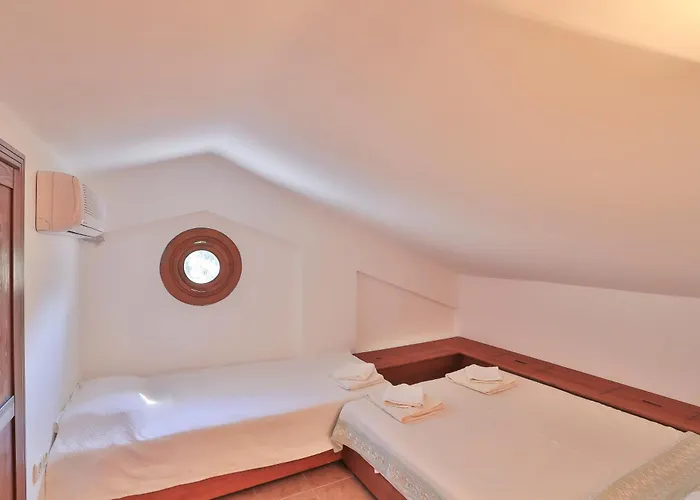 Isinda, Town Centre Willa *