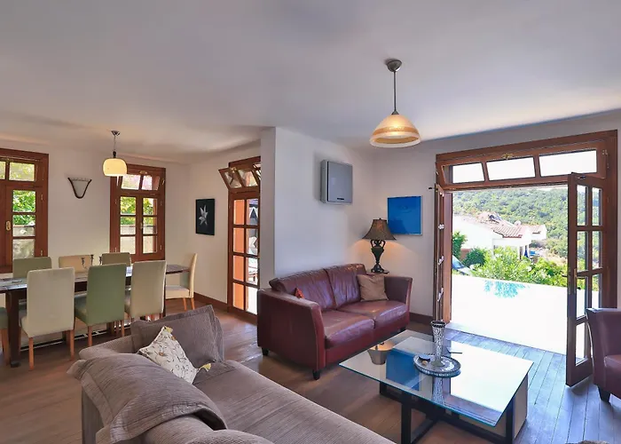 Willa Isinda, Town Centre *