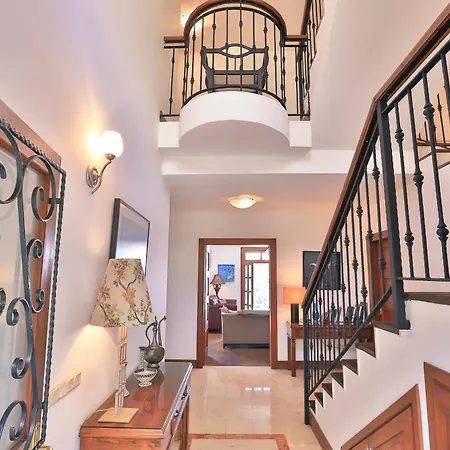 Isinda, Town Centre *