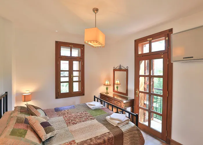 Isinda, Town Centre Villa